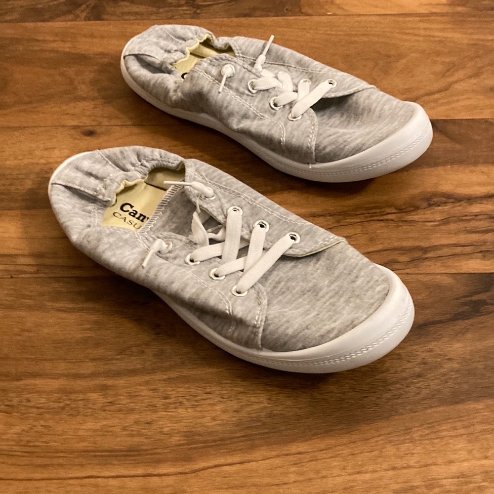NWOT Canvas Casuals sneakers